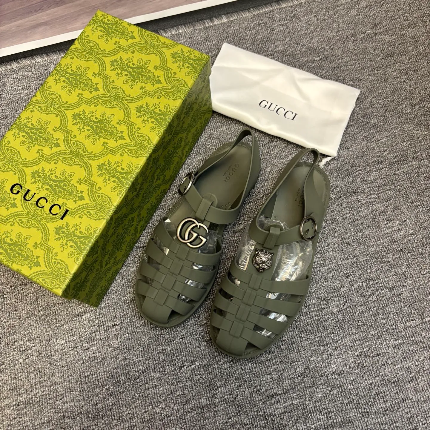 Men's shoes 260💰 [Gucci] Counter quality, top-quality original goods, real photos! Original TPU material, fine workmanship, comfortable; genuine 1:1 replica Size: 36 ~ 46